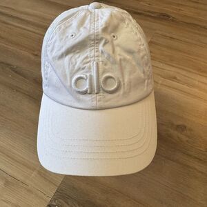 Alo Off-Duty White Baseball Hat Adjustable Strap Yoga RN# 87370 Sporty Ball Cap